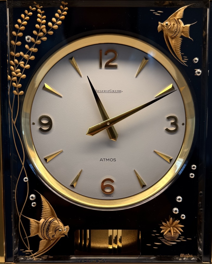 ATMOS «Marina», motif poisson, réf. 5806 (1962-1975), calibre Jaeger-LeCoultre 526.