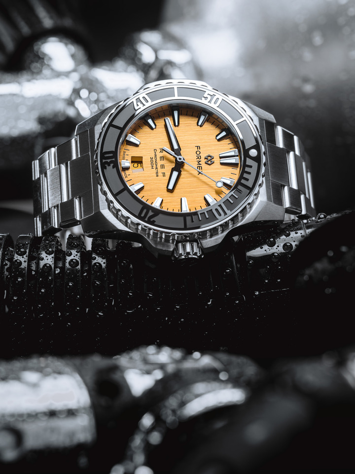 La nouvelle montre de plongée Formex Reef Radiant Bronze de 42 mm, étanche à 300 mètres et caractérisée par un cadran en bronze, a été réalisée en collaboration avec Collective Horology.